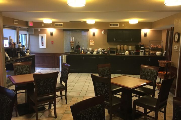 Best Western Strathmore Inn