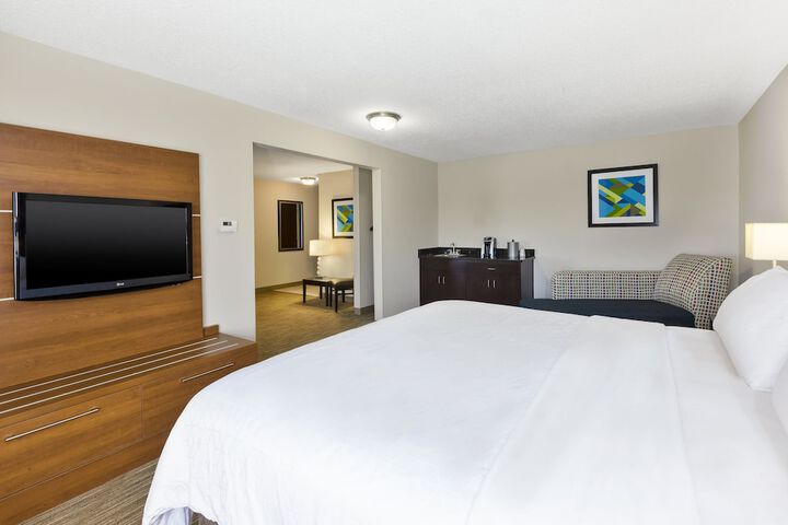 Room 16 of 40