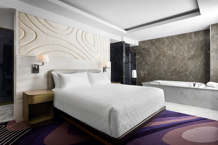 Room 33 of 48