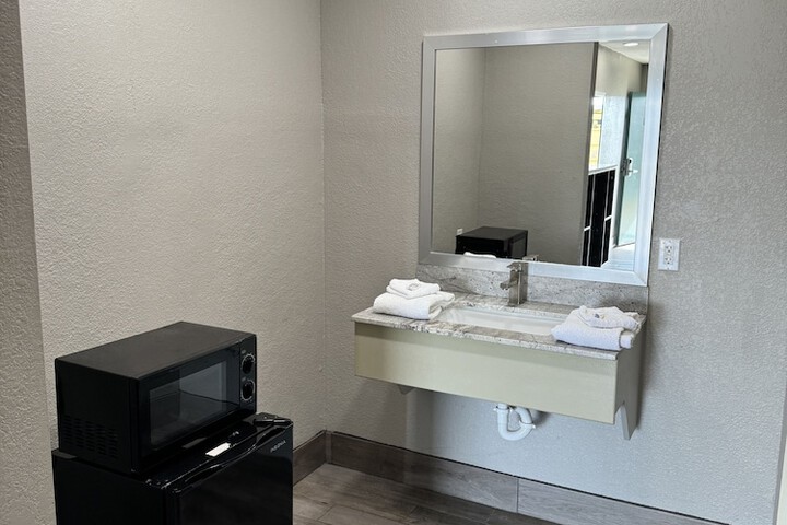 Room 5 of 8