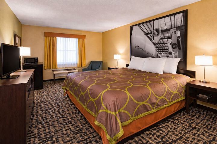 Super 8 by Wyndham Pasadena