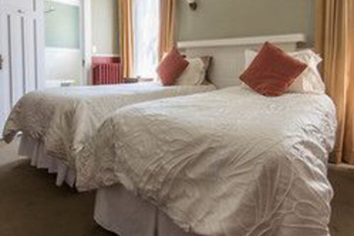 Oak Bay Guest House Bed & Breakfast