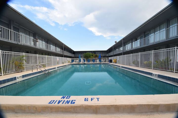 Days Inn by Wyndham Stuart