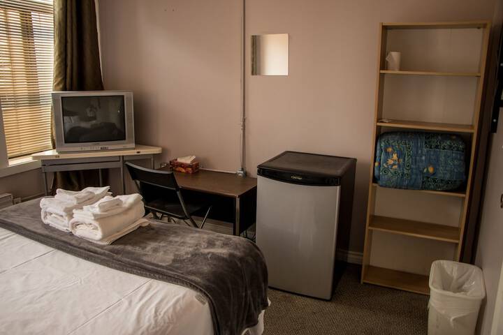Room 32 of 73