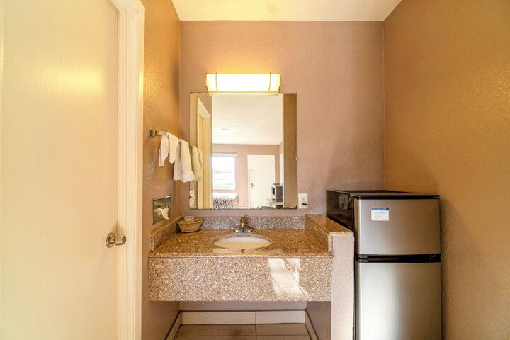 Woodfield Inn & Suites Hotel O Yoakum TX 111