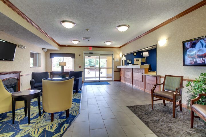 Baymont by Wyndham Galesburg
