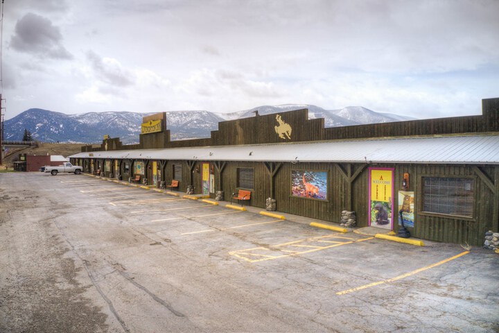 Livingston Inn - Historic