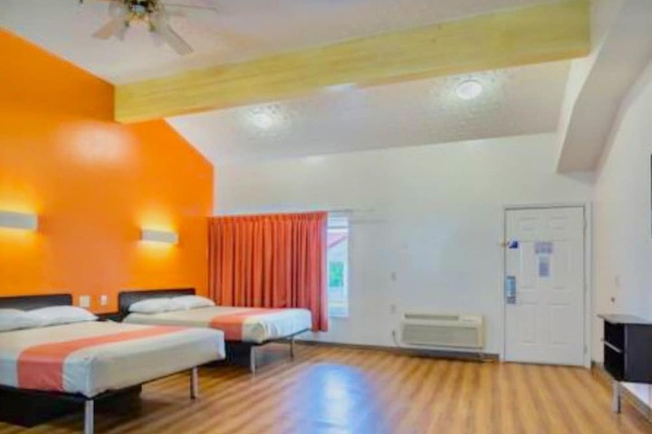 Room 48 of 87