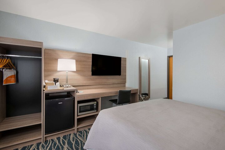 Room 30 of 50