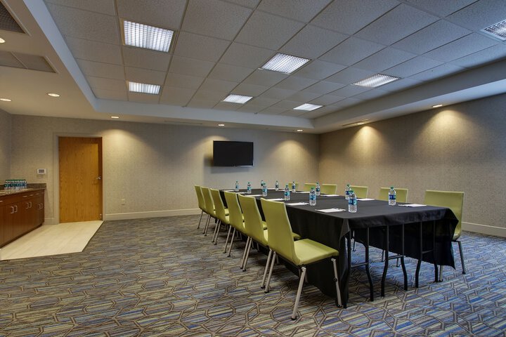 Holiday Inn Express & Suites Morris by IHG
