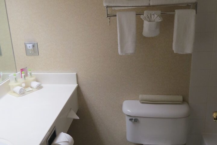 Room 30 of 32
