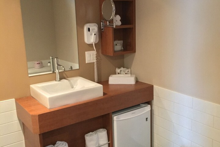 Room 9 of 32