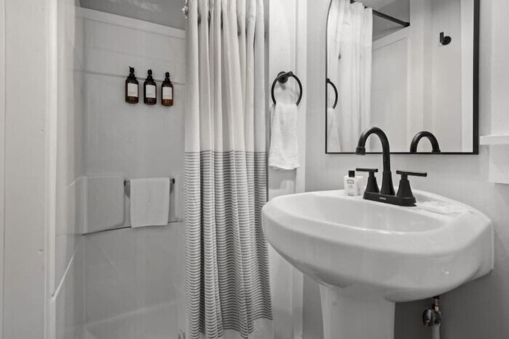 The Aurora Inn & Cottages