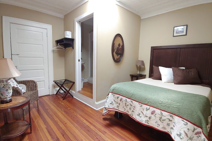 Room 3 of 10