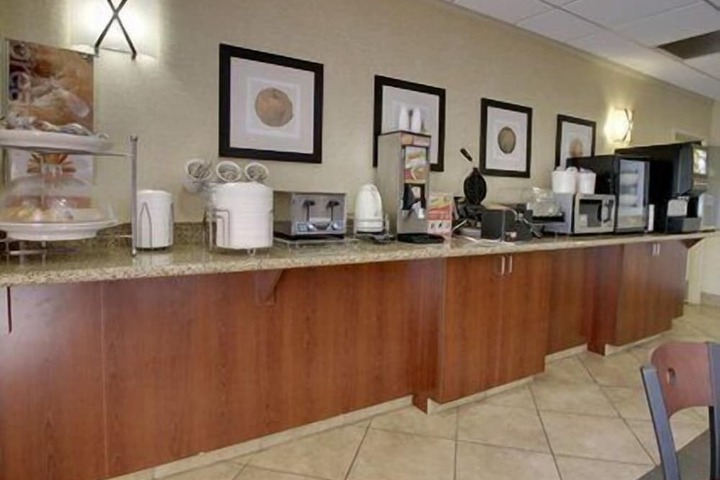 Sleep Inn & Suites Milwaukee Airport