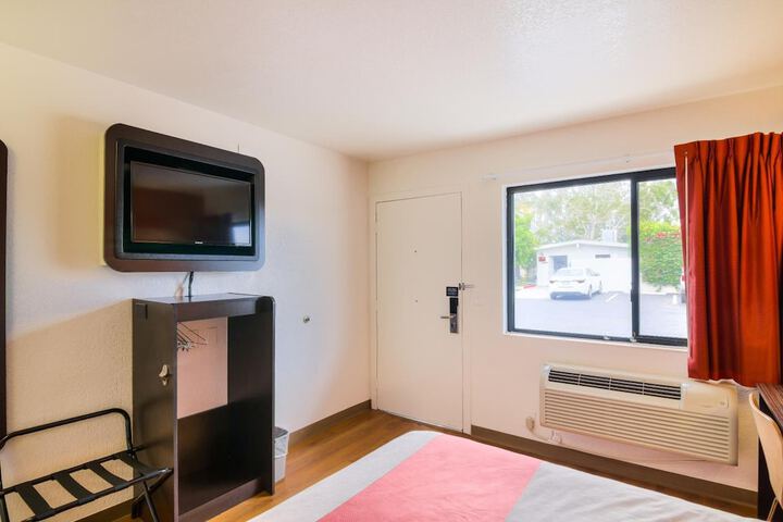 Room 28 of 46
