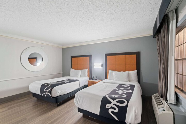 Room 101 of 142
