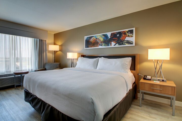 Holiday Inn & Suites Peoria at Grand Prairie by IHG