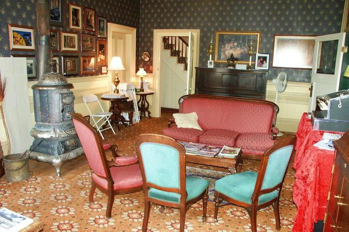 Room 28 of 44