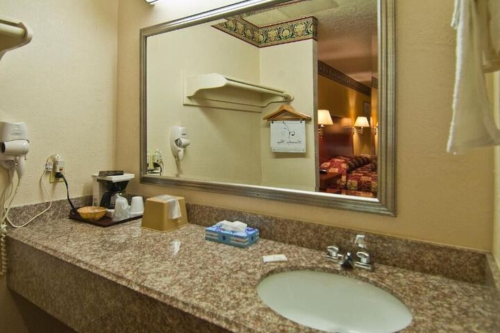 Winnie Inn Suites & RV Park