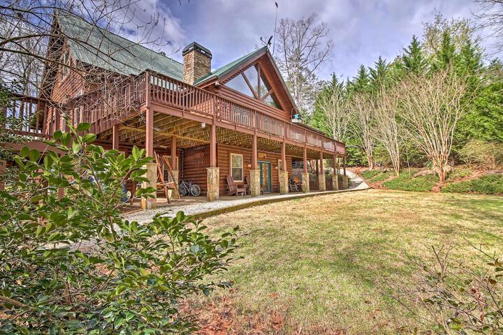 Lake Hartwell Lodge w / Dock Theater + Hot Tub!
