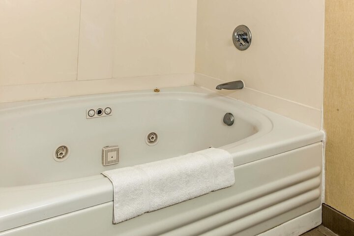 Hot Tub 62 of 64