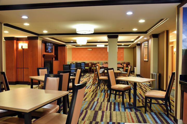 Fairfield Inn & Suites Hartford Airport