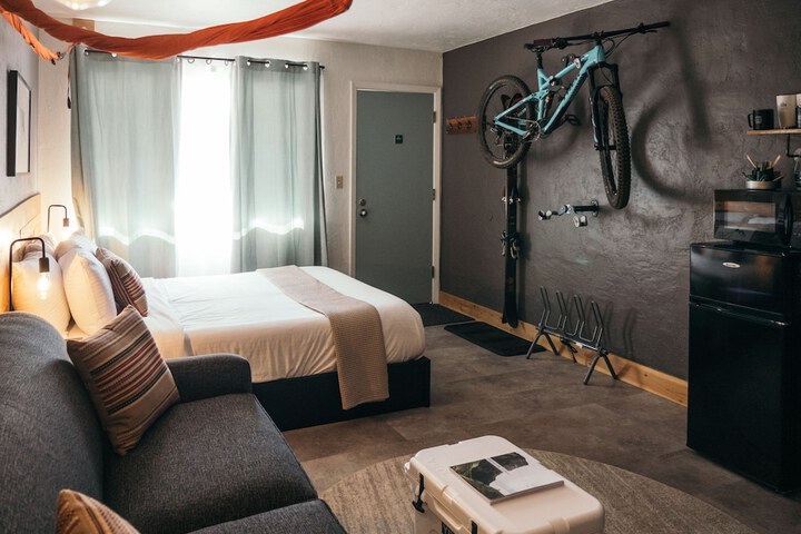 Room 17 of 43