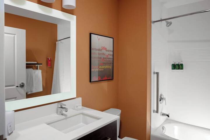 Room 10 of 20