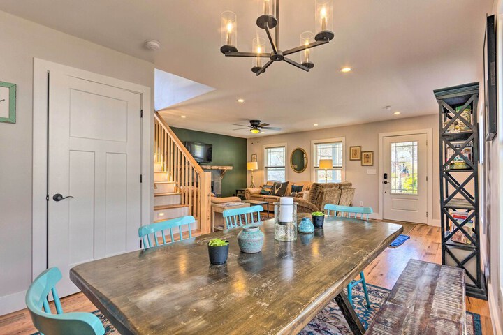 Downtown Brevard Retreat With Fire Pit & Deck!