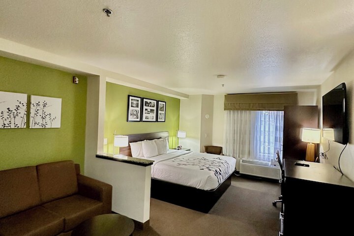 Room 11 of 34