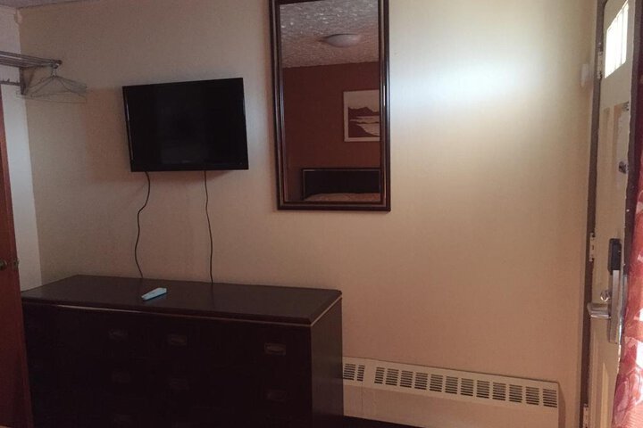 PASSPORT INN UTICA