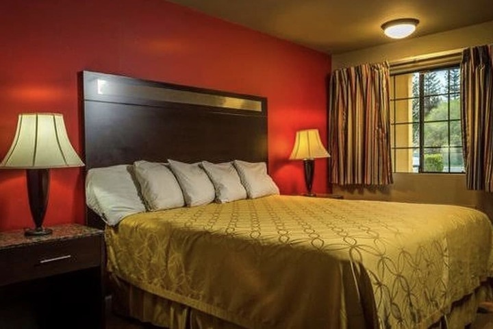 Room 6 of 7