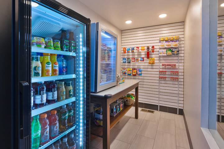 Holiday Inn Express & Suites Petoskey by IHG