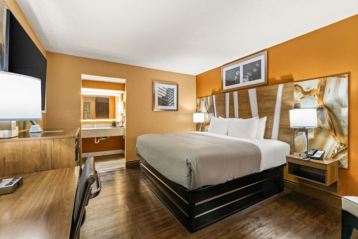 Room 18 of 60