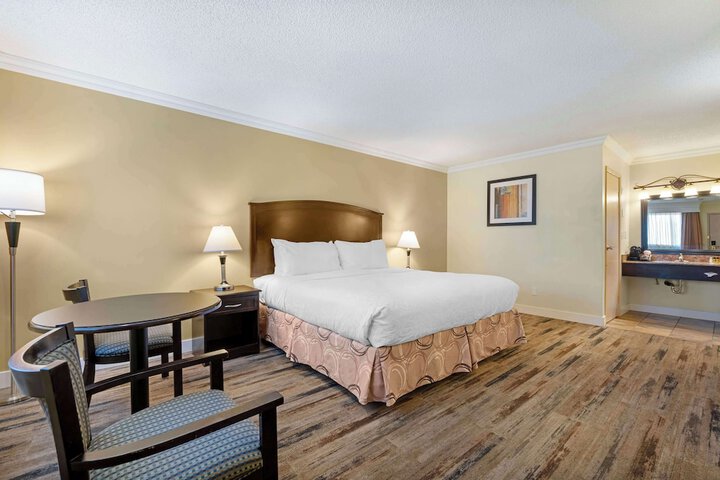 Room 12 of 50