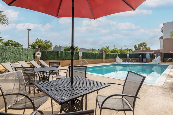 Pool 4 of 32