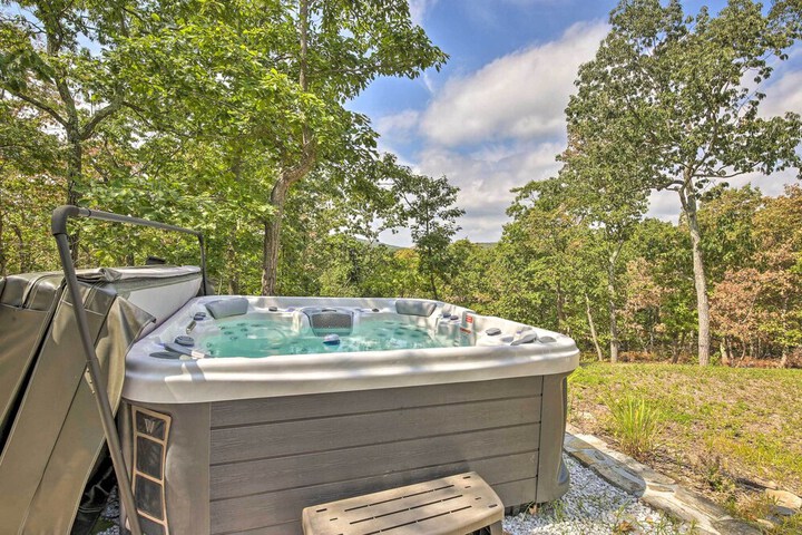 the Glabin: Garrison Gem w / Hot Tub & Fire Pit