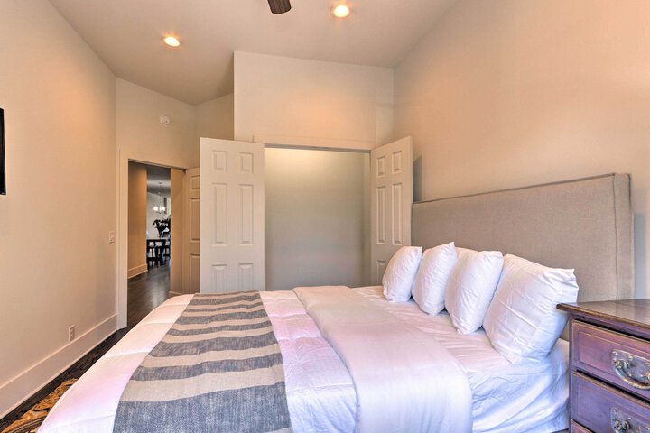 Modern Main St. Apt in Downtown Waynesville!