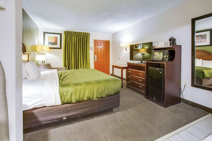 Room 14 of 28