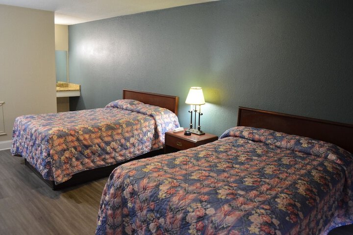 Room 10 of 17
