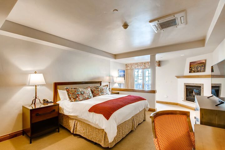 Room 33 of 102