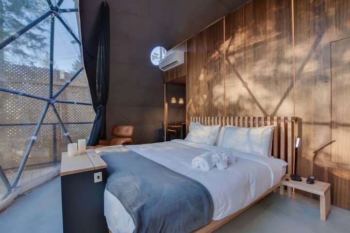 Room 44 of 325