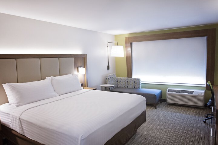 Holiday Inn Express & Suites Greenwood Mall by IHG