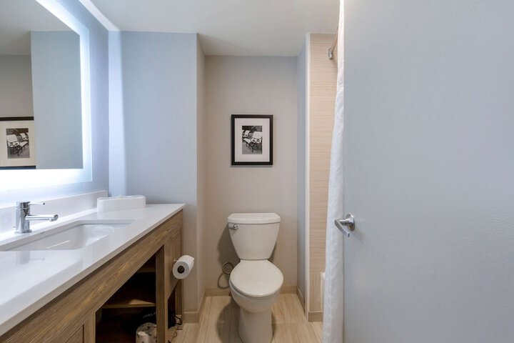 Room 42 of 65