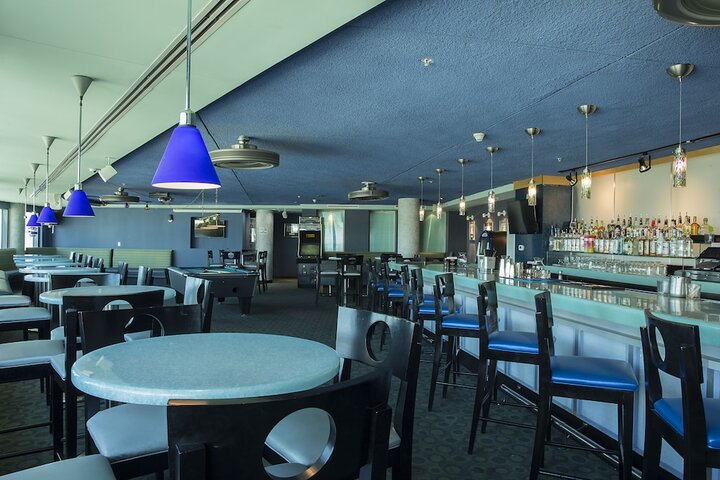 Lounge 114 of 141