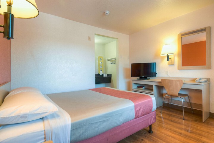 Room 17 of 25