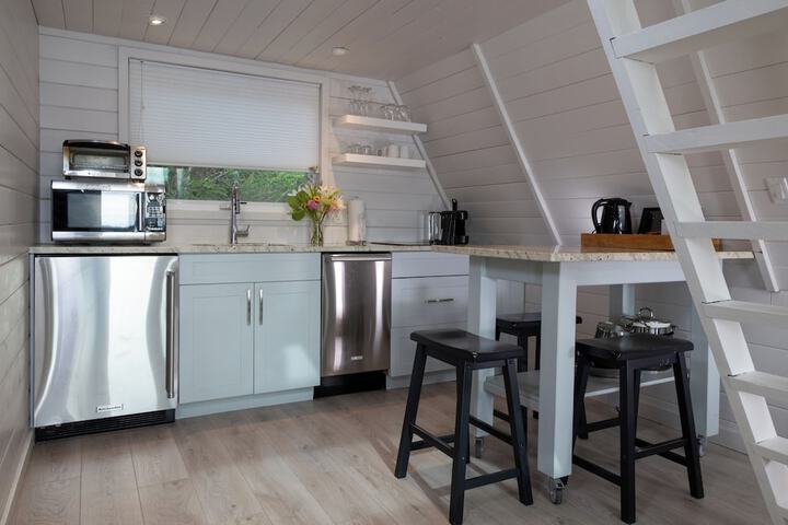 Duffin Cove Oceanfront Lodging