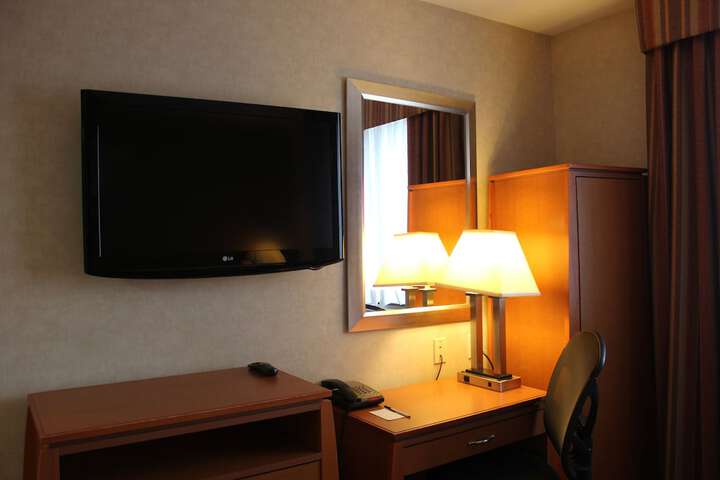 Room 25 of 40