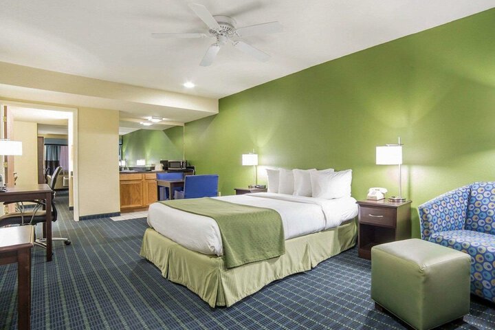 Room 16 of 27